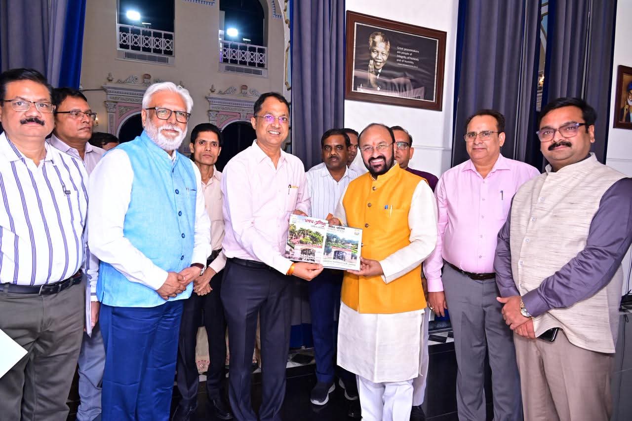 स्नातकोत्तर महाविद्यालय, पट्टी, प्रतापगढ़ के लिए आज का दिन गौरवपूर्ण रहा, उत्तर प्रदेश की राज्यपाल एवं राज्य विश्वविद्यालयों की कुलाधिपति श्रीमती आनंदीबेन पटेल की अध्यक्षता में आज गांधी सभागार, जन भवन में प्रो. राजेन्द्र सिंह (रज्जू भैया) विश्वविद्यालय, प्रयागराज से संबद्ध शासकीय एवं वित्तपोषित महाव