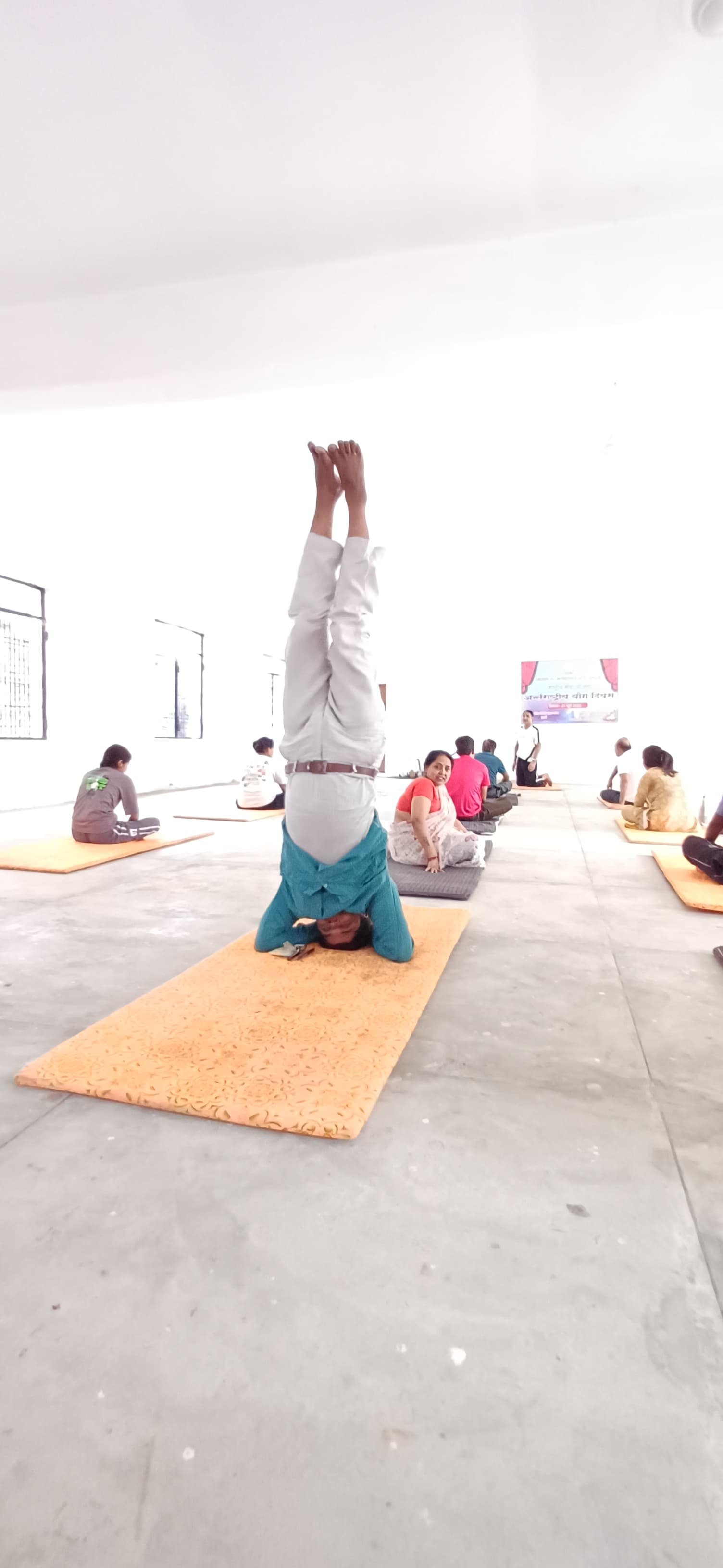 अंतरराष्ट्रीय योग दिवस के अवसर पर स्नातकोत्तर महाविद्यालय, पट्टी प्रतापगढ़ में व्यापक योगाभ्यास आयोजित किया गया। कार्यक्रम में महाविद्यालय के प्राचार्य, सभी प्राध्यापक तथा एनएसएस और एनसीसी के छात्र-छात्राओं ने भाग लिया। सहभागीयों ने सूर्यनमस्कार, पद्मासन, शीर्षासन, कपालभाति सहित विभिन्न योगासन और प्